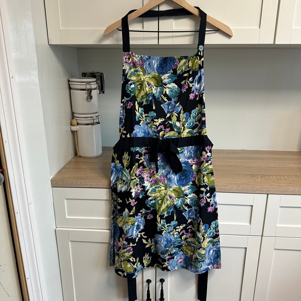 Wellesley Manor Apron Women's OS Blue Floral‎ Cotton Tie Waist Bow Cottagecore
